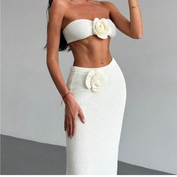 Elegant Cream Skirt set with Floral Detail crochet one size - Picture 3 of 10